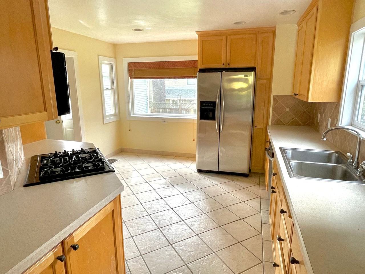 515 Ne Floral Pl - Photo 7 of 26