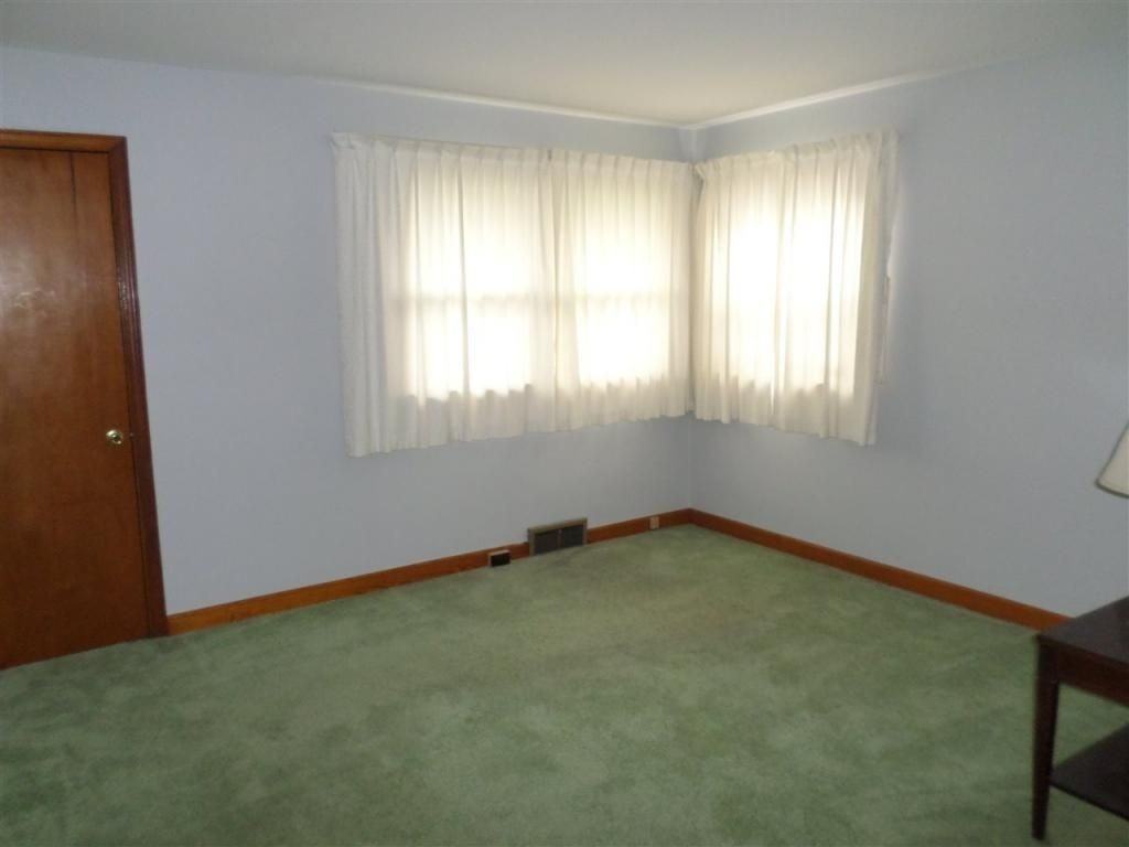 537 S High St - Photo 5 of 10