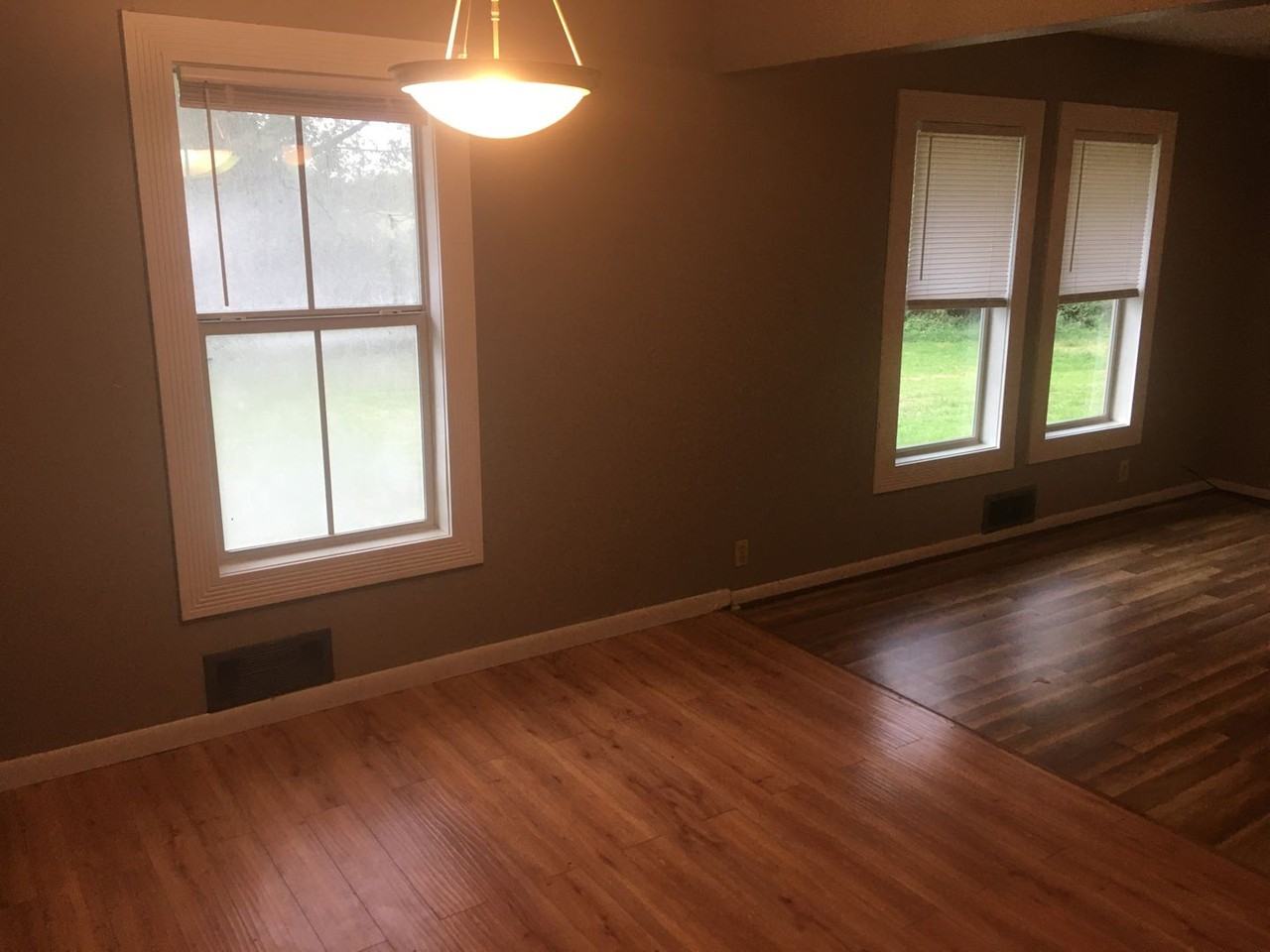 317 Eastside Pl - Photo 3 of 10