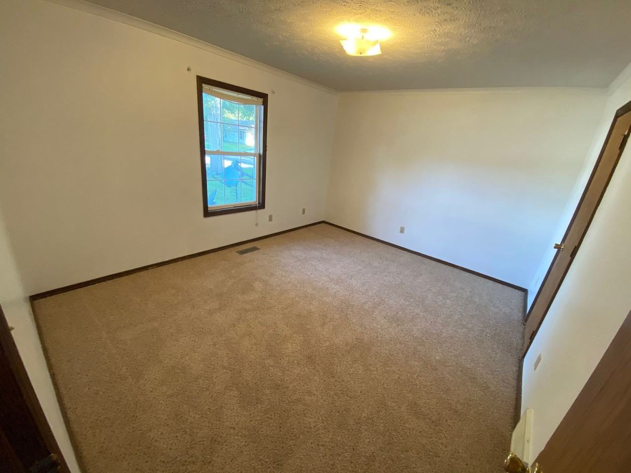 2311 N Huston Ave - Photo 2 of 6