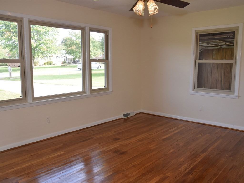 1812 Cameron Rd - Photo 3 of 22