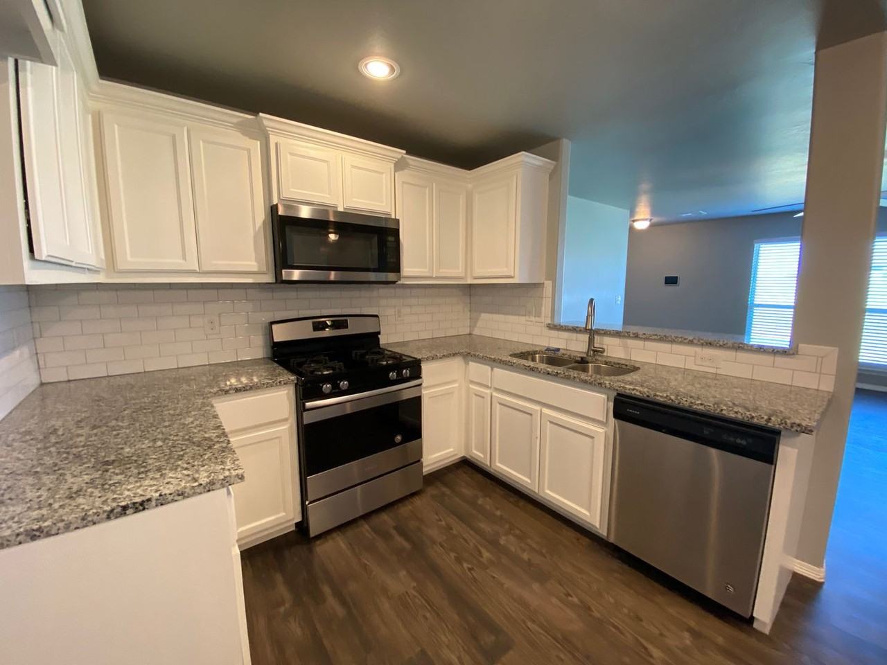 491 Washington Ave W - Photo 3 of 30