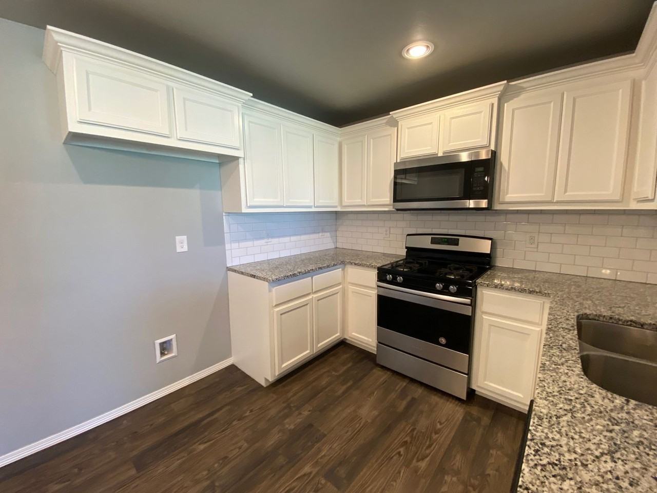 491 Washington Ave W - Photo 4 of 30