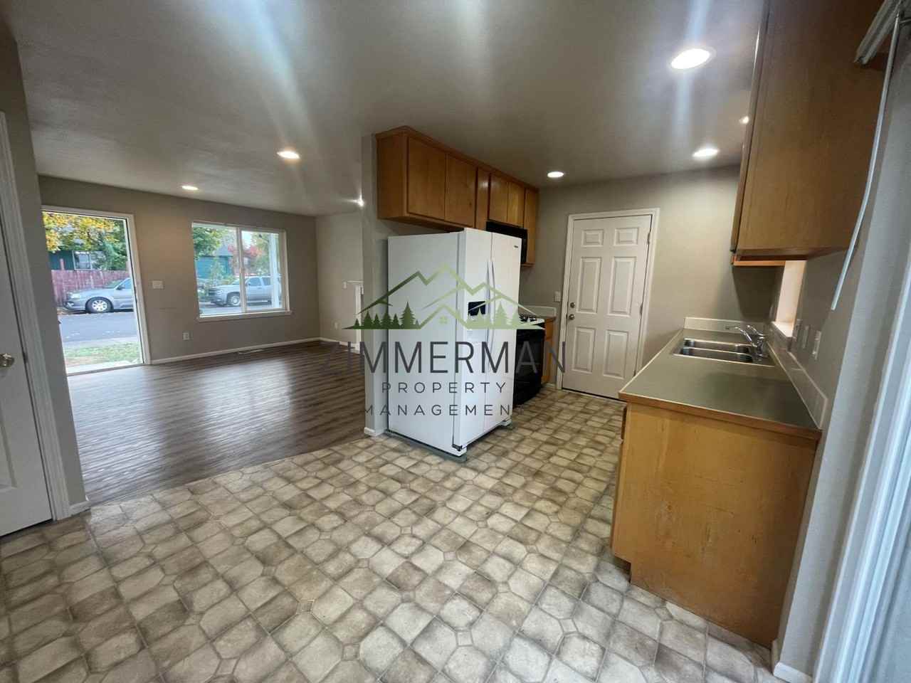 656 S 41st St - Photo 3 of 15