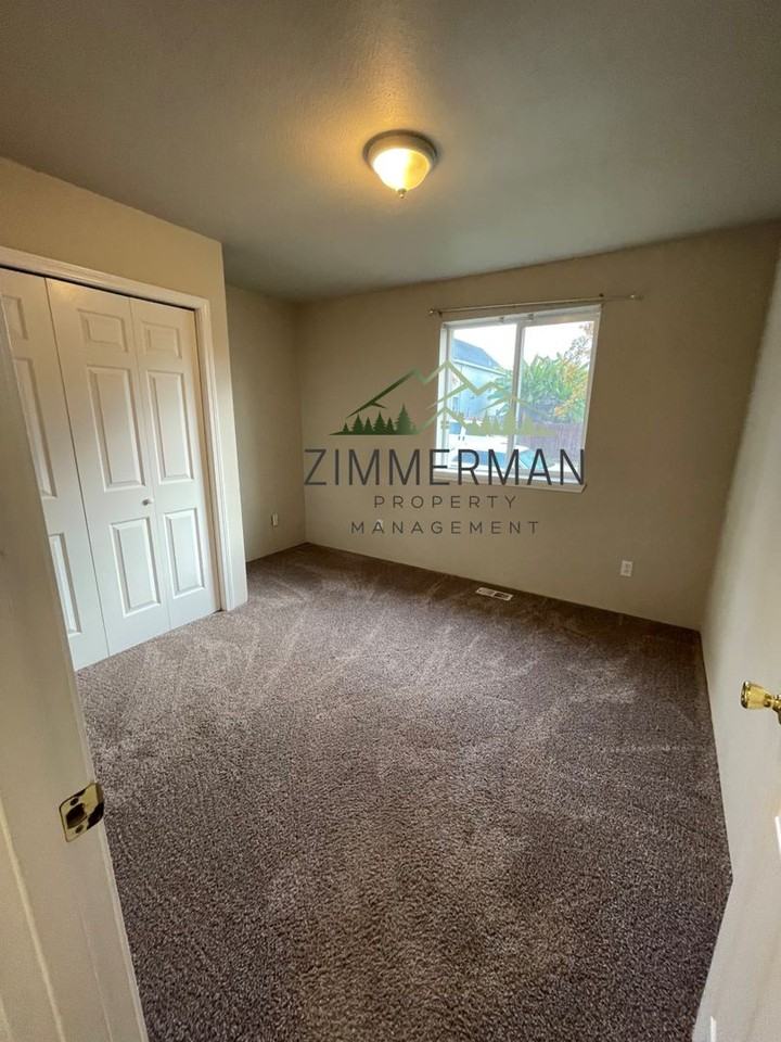 656 S 41st St - Photo 6 of 15