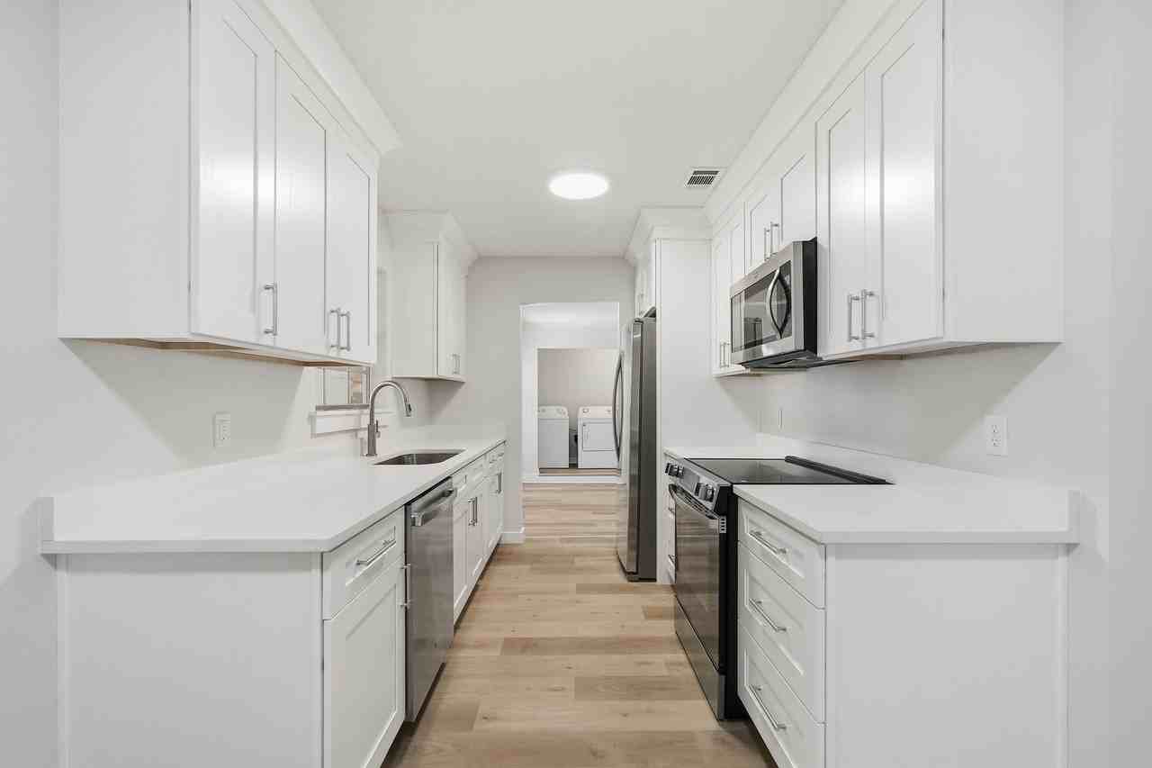 103 22nd St - Photo 4 of 49