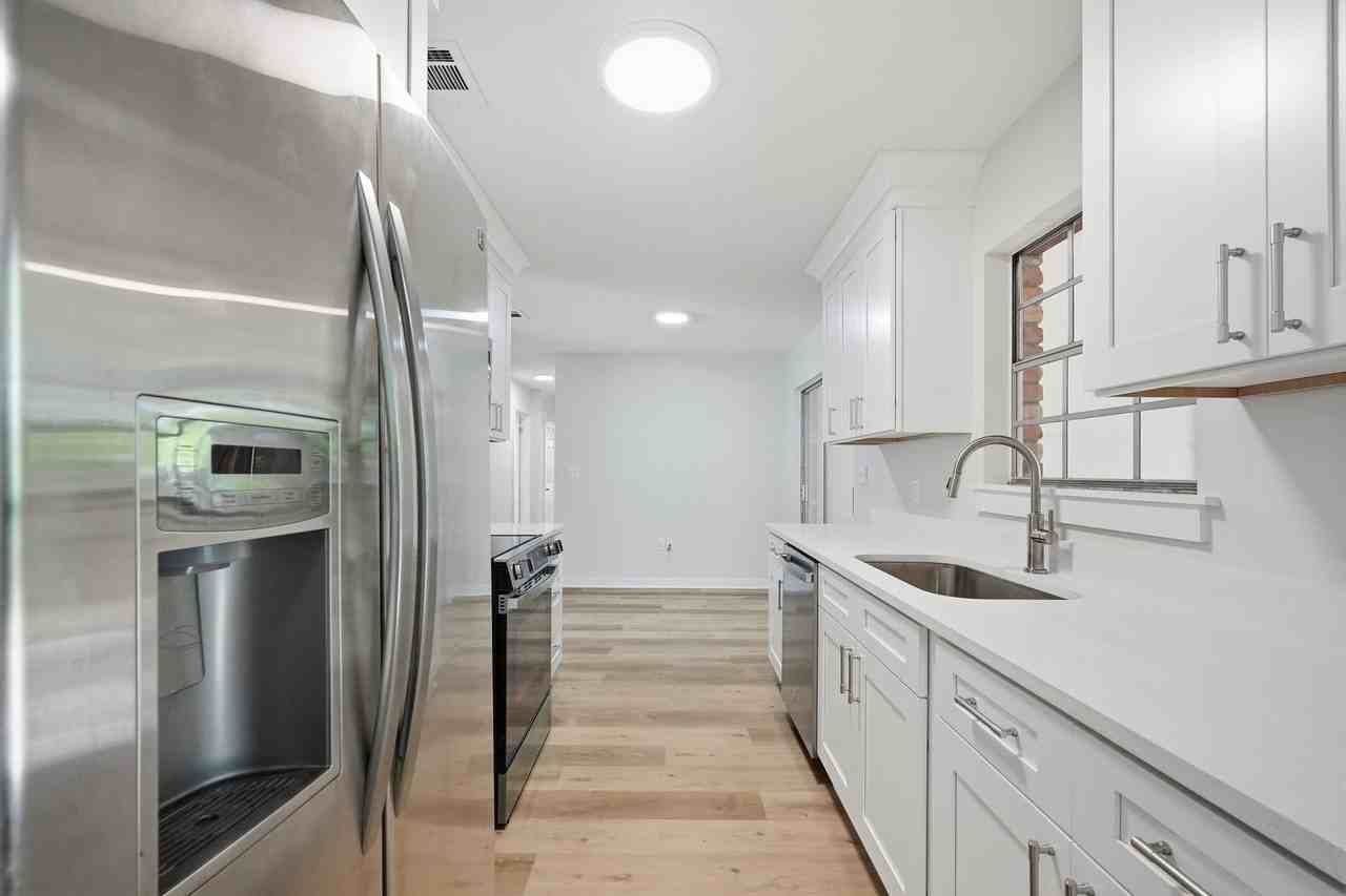 103 22nd St - Photo 5 of 49