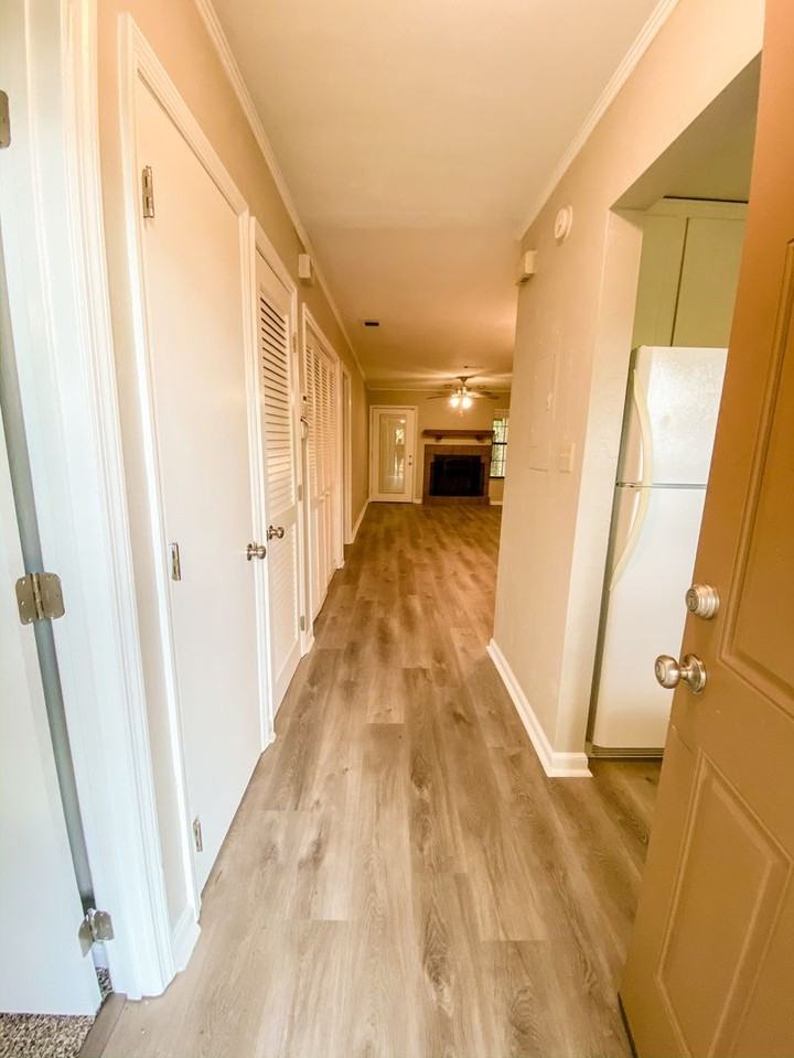 1104 Greentree Ct #E - Photo 3 of 32