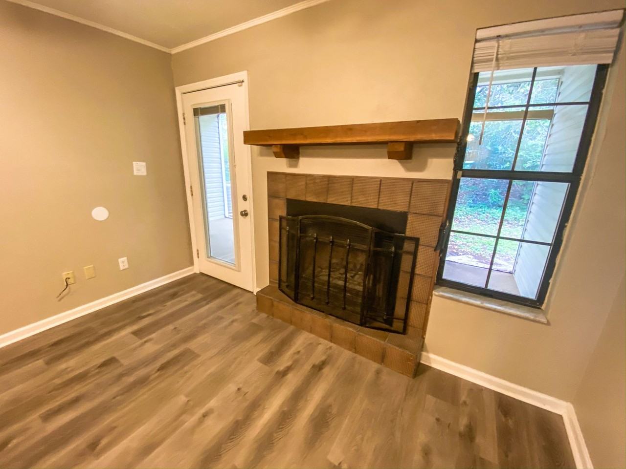 1104 Greentree Ct #E - Photo 6 of 32