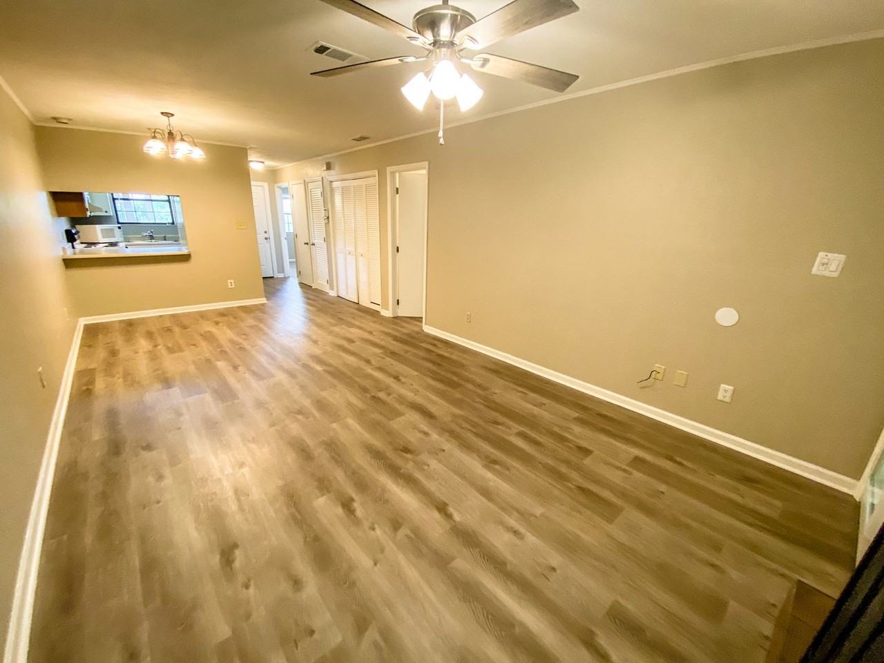 1104 Greentree Ct #E - Photo 7 of 32