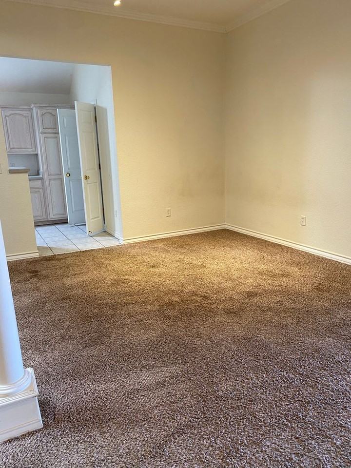 2206 Medford Ct - Photo 4 of 10