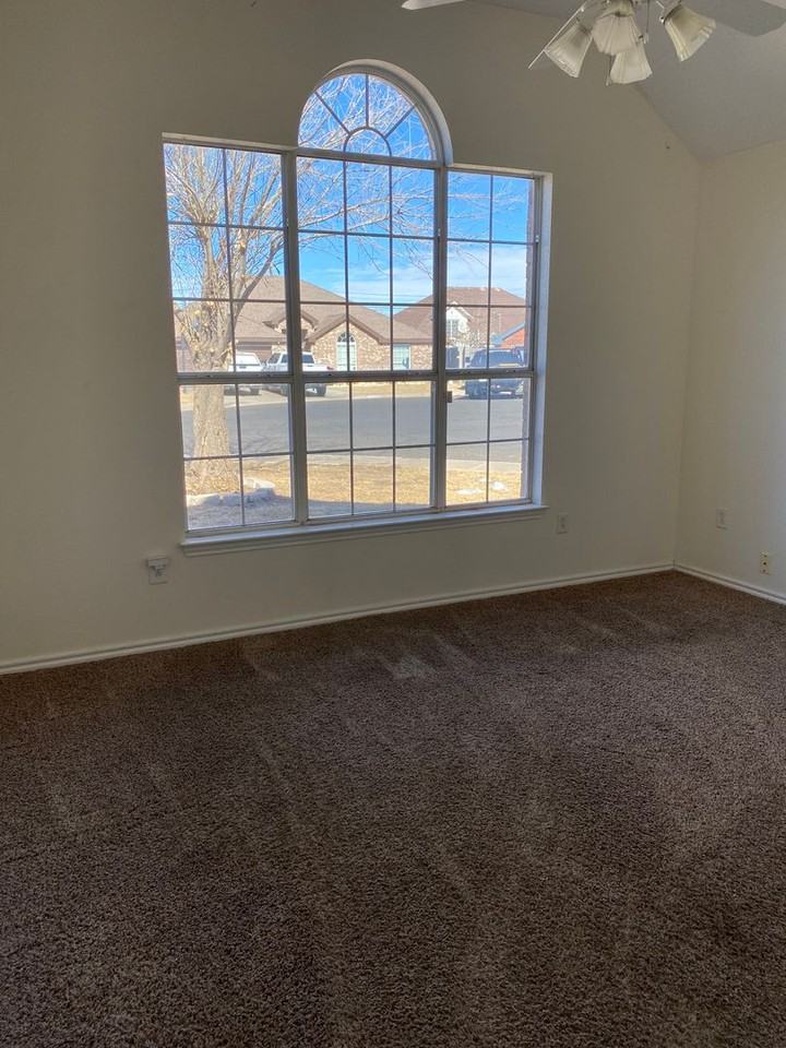 2206 Medford Ct - Photo 7 of 10