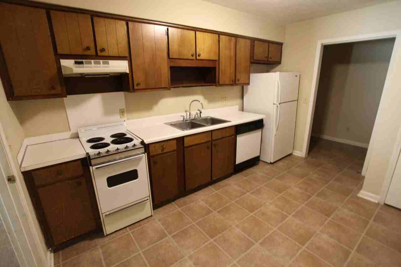 1338 Hampton Dr - Photo 3 of 8