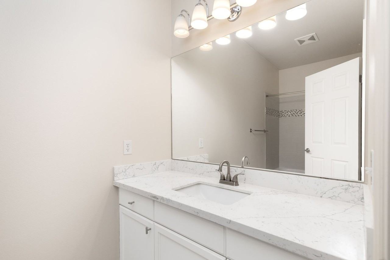 25235 Se Klahanie Blvd - Photo 7 of 21