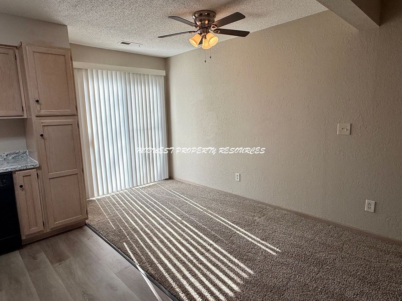 201 Ne Sunshine St Apt B - Photo 4 of 18