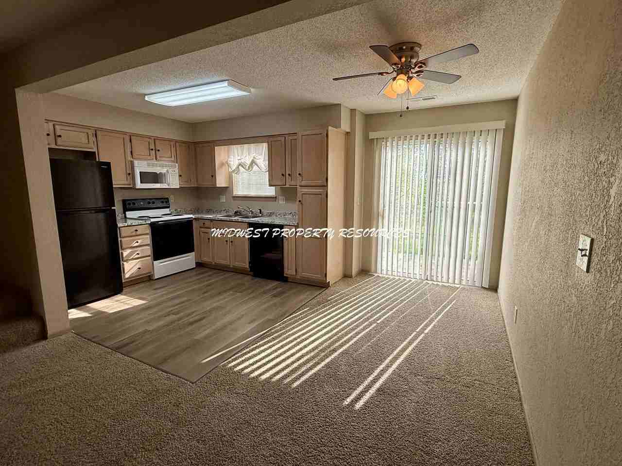 201 Ne Sunshine St Apt B - Photo 6 of 18