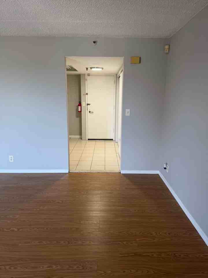 655 Absecon Blvd - Photo 4 of 9