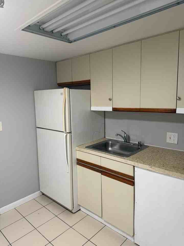 655 Absecon Blvd - Photo 5 of 9