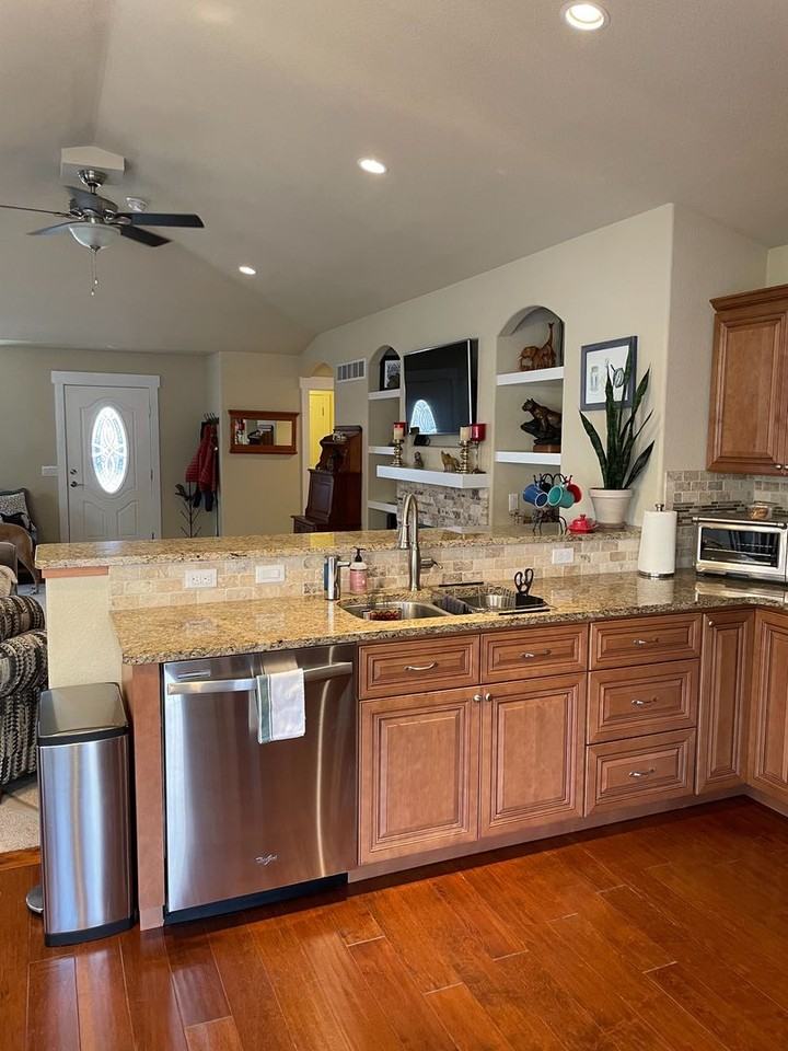 2120 Friar Tuck Ct - Photo 3 of 32