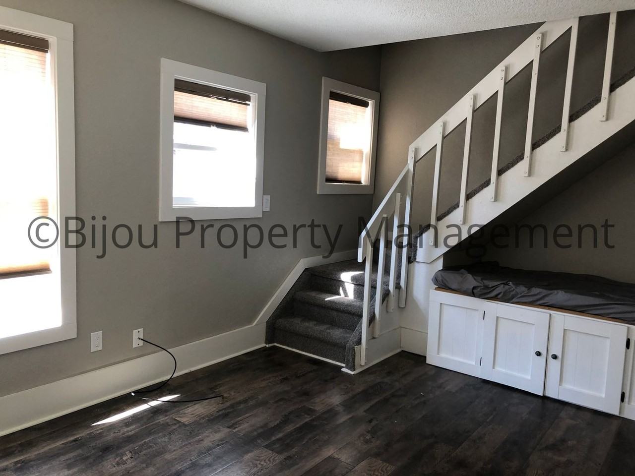 522 N Prospect St - Photo 2 of 17