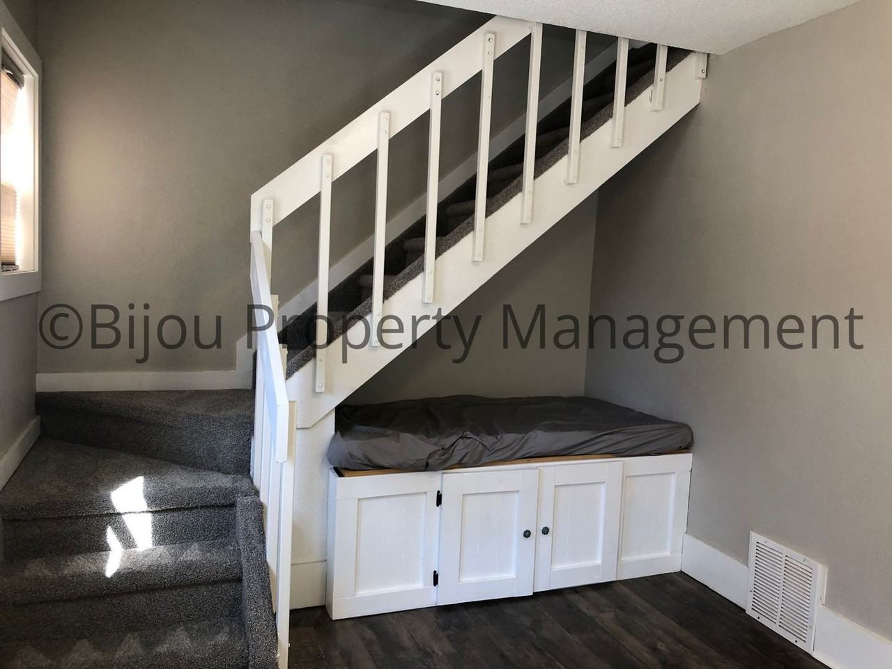 522 N Prospect St - Photo 3 of 17