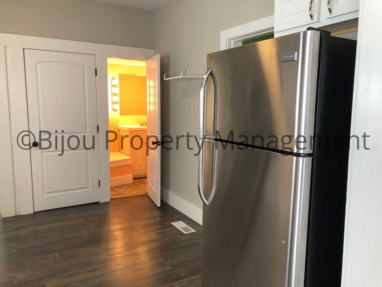 522 N Prospect St - Photo 7 of 17