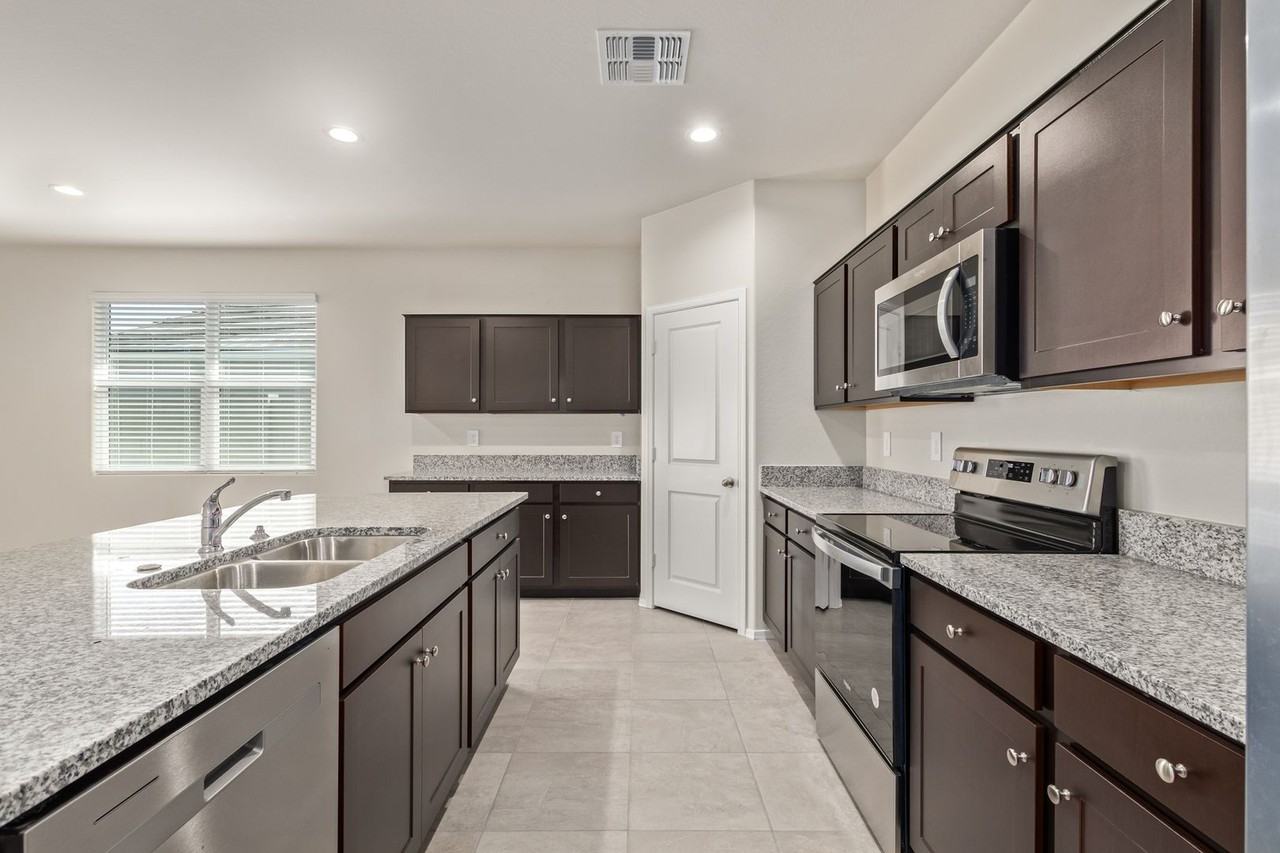 3905 S 244th Dr - Photo 7 of 26