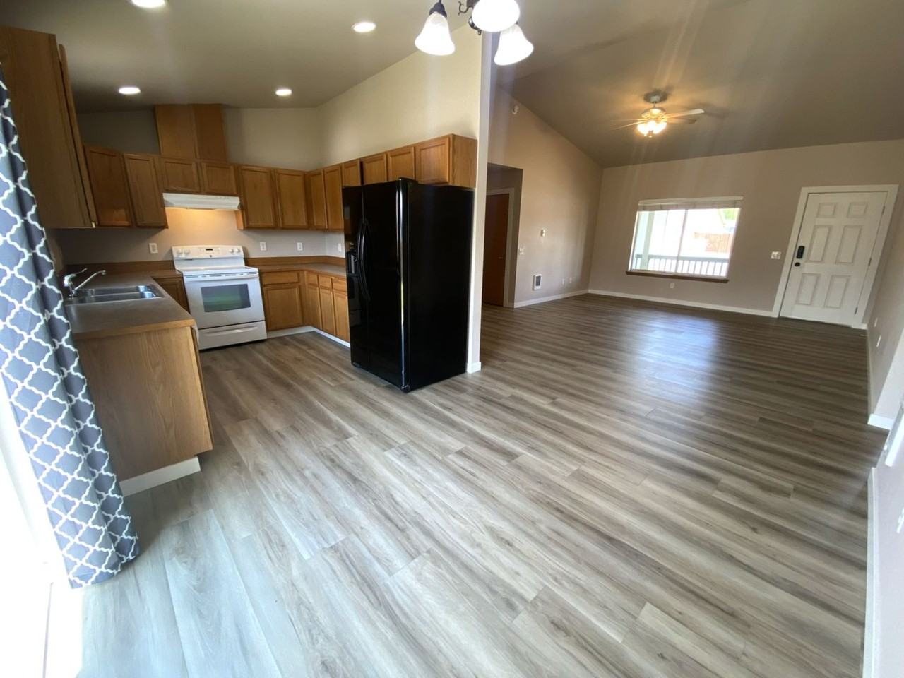 2205 N Cobblefield St - Photo 5 of 21