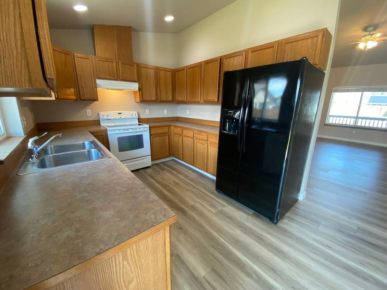 2205 N Cobblefield St - Photo 6 of 21