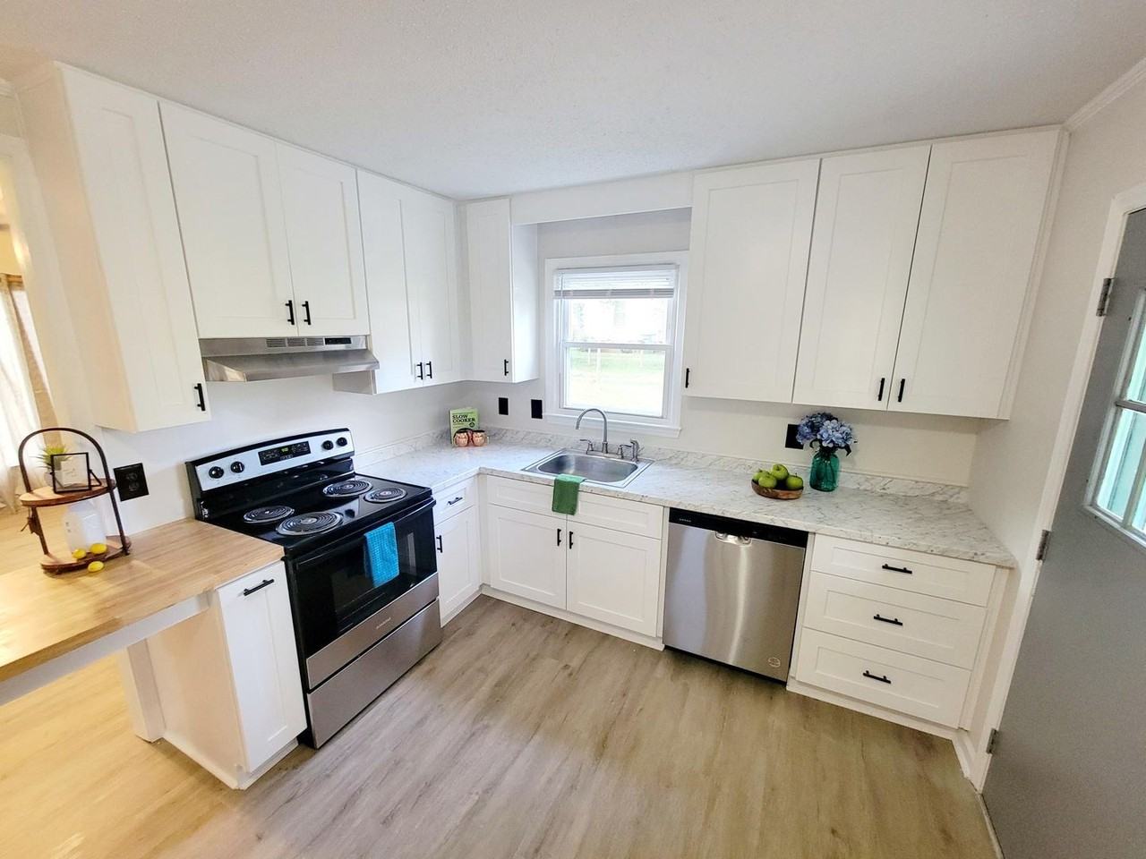 411 Mill St - Photo 4 of 12