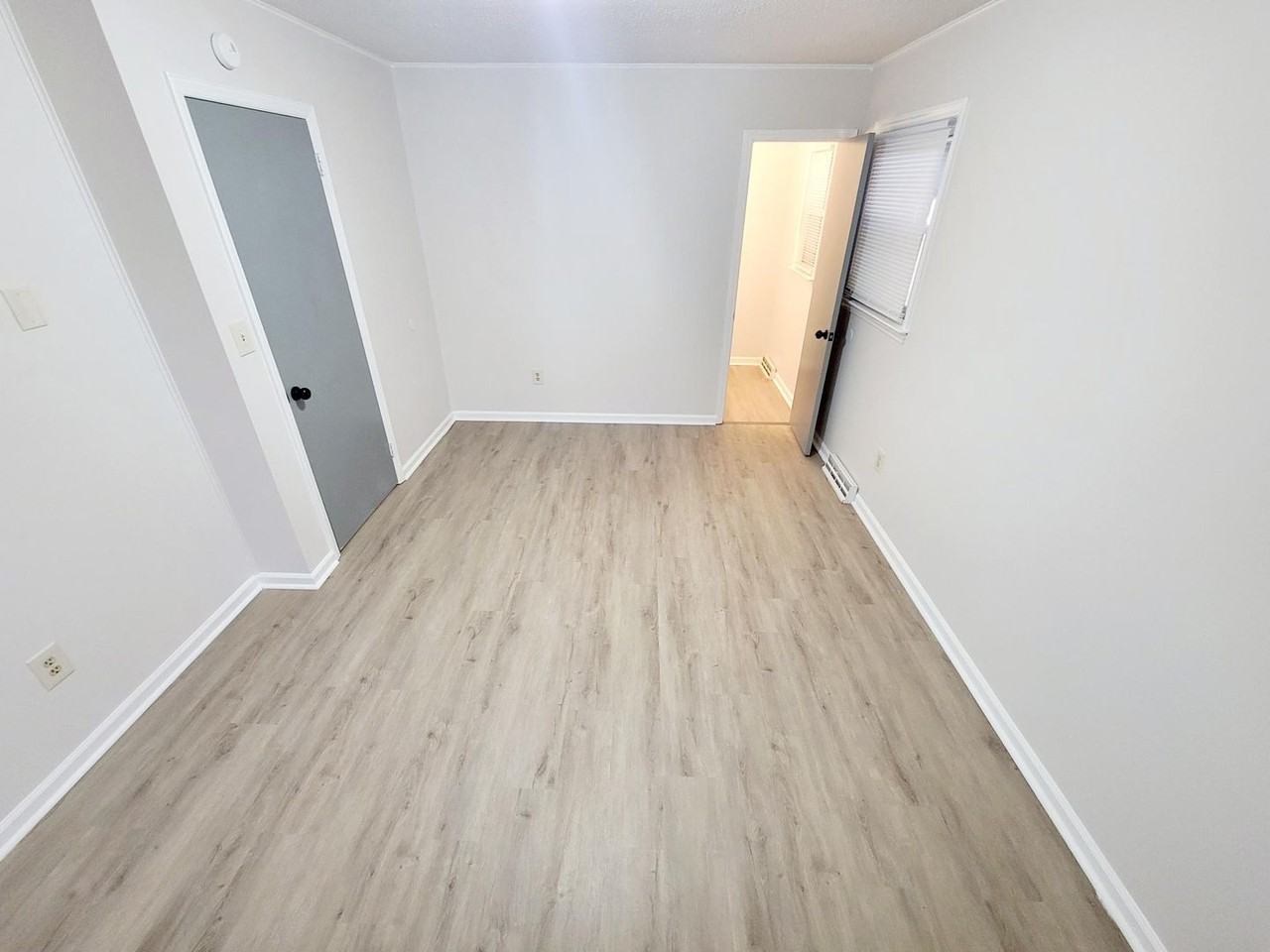 411 Mill St - Photo 6 of 12