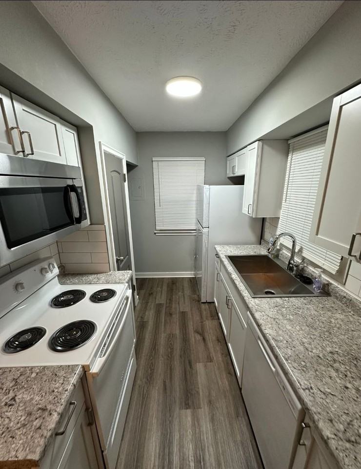 4240 Fowler Ave - Photo 3 of 19