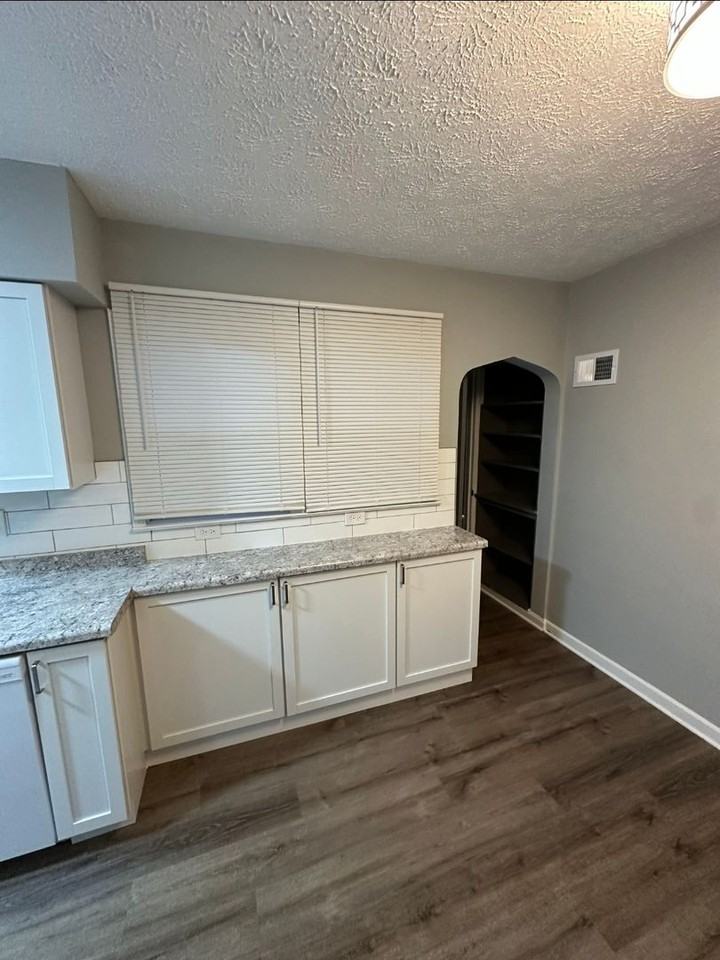 4240 Fowler Ave - Photo 4 of 19