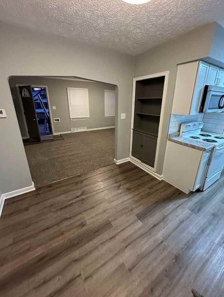 4240 Fowler Ave - Photo 6 of 19