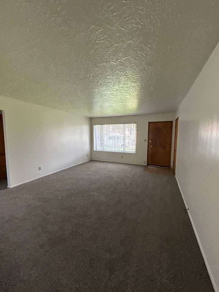 910 Elizabeth St - Photo 2 of 14