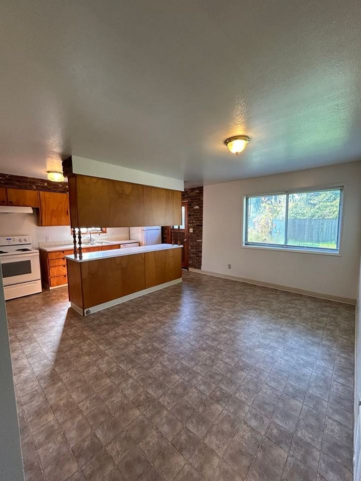 910 Elizabeth St - Photo 4 of 14