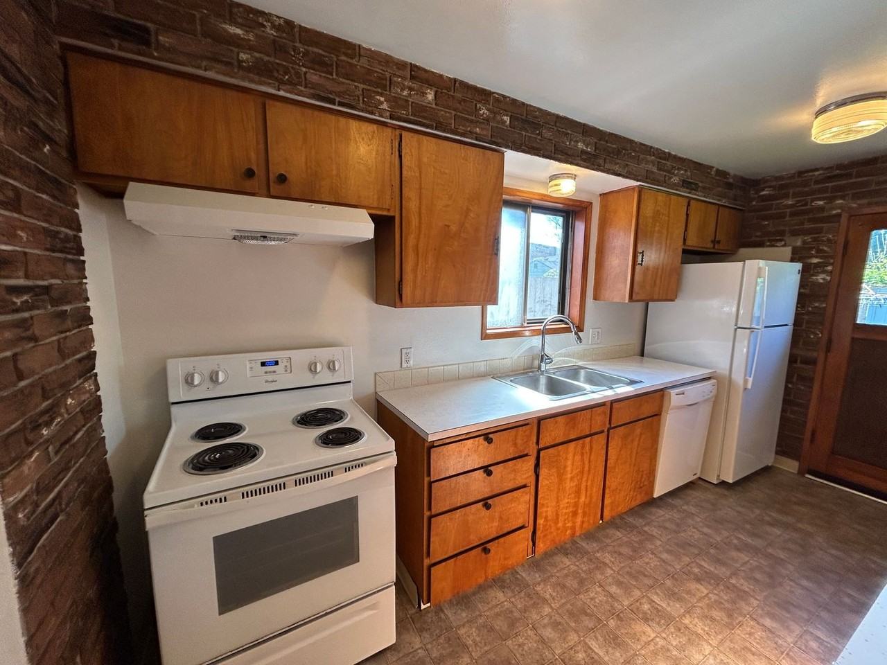 910 Elizabeth St - Photo 6 of 14