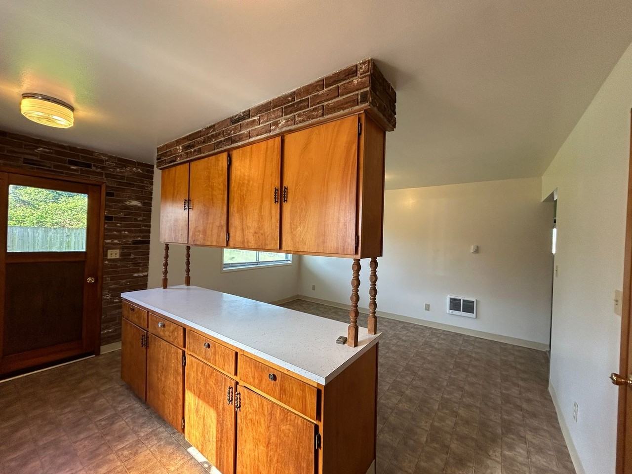 910 Elizabeth St - Photo 7 of 14