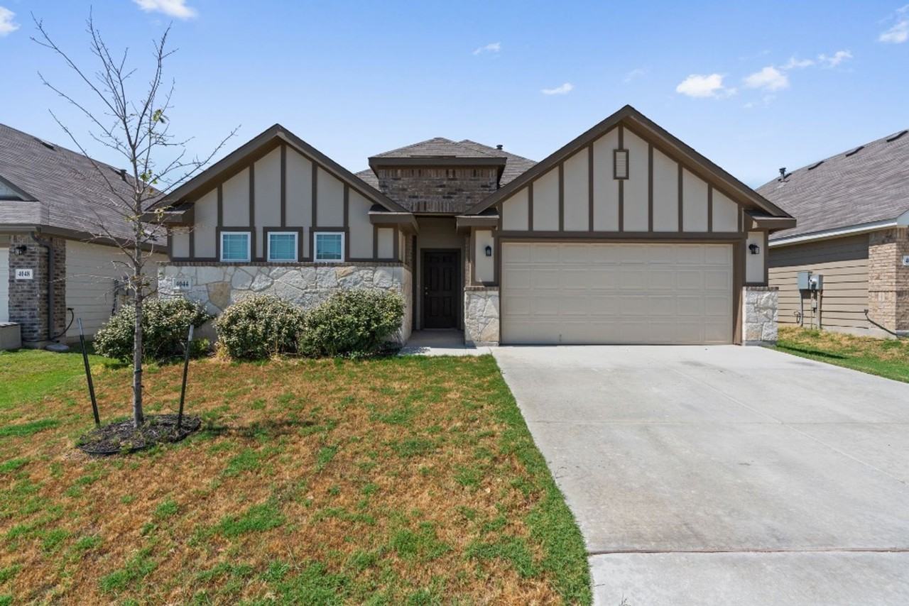 4044 Legend Mdws - Photo 2 of 25