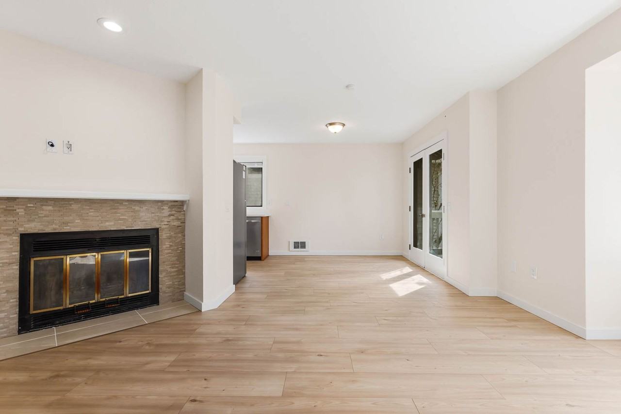 320 10th St - Photo 2 of 17