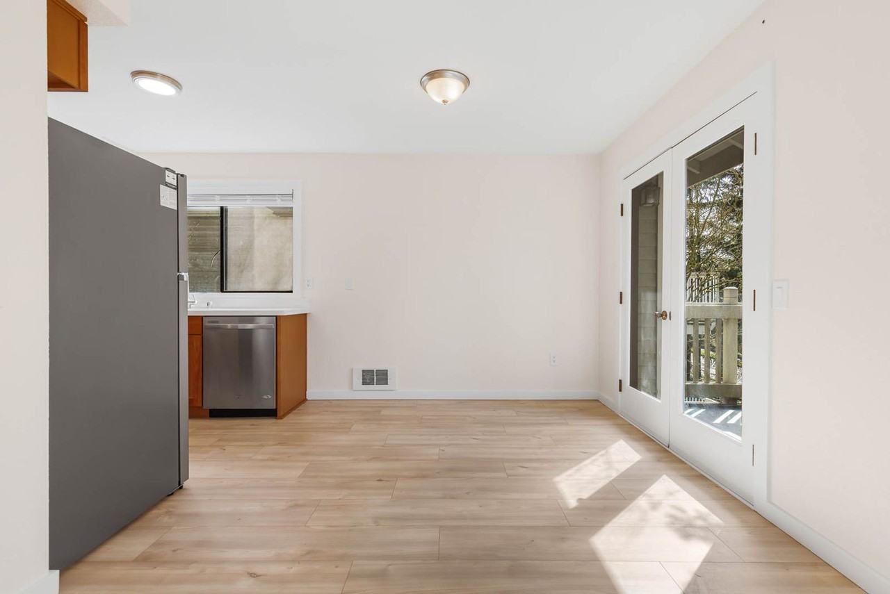 320 10th St - Photo 3 of 17