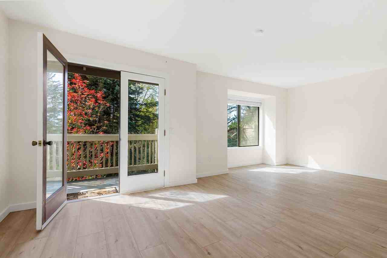 320 10th St - Photo 4 of 17