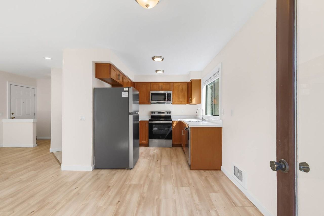 320 10th St - Photo 7 of 17