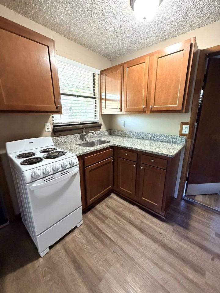 2611 Green St - Photo 5 of 10