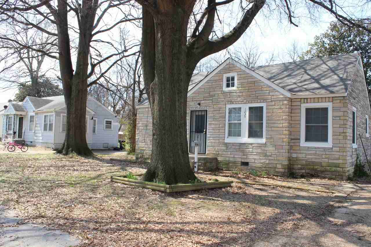 1235 Dyer Pl - Photo 2 of 17