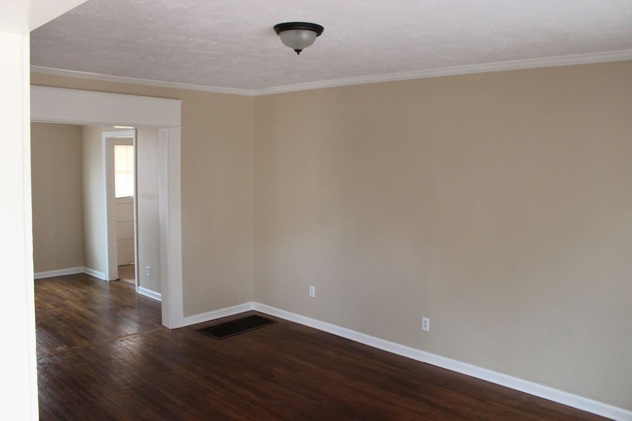 1235 Dyer Pl - Photo 3 of 17