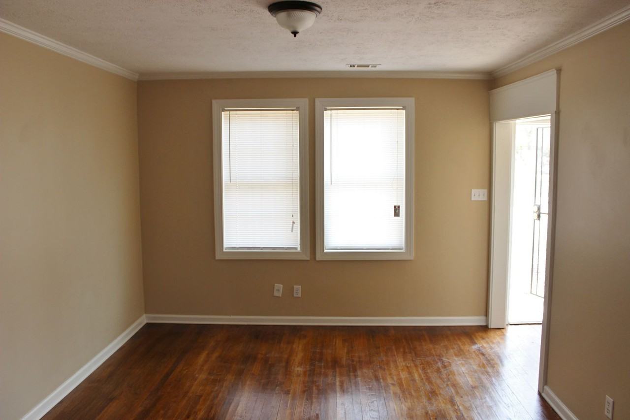 1235 Dyer Pl - Photo 4 of 17