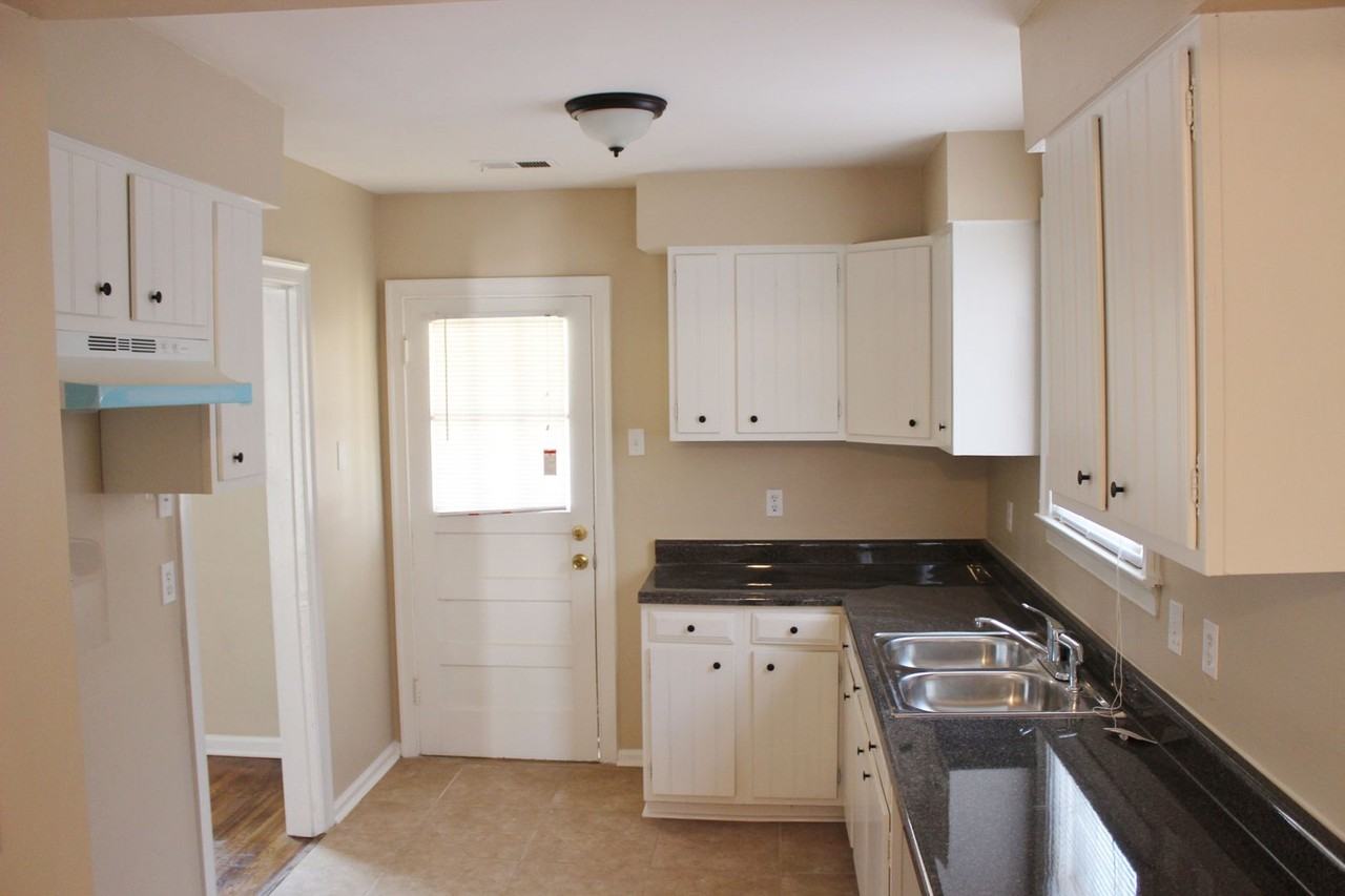 1235 Dyer Pl - Photo 5 of 17