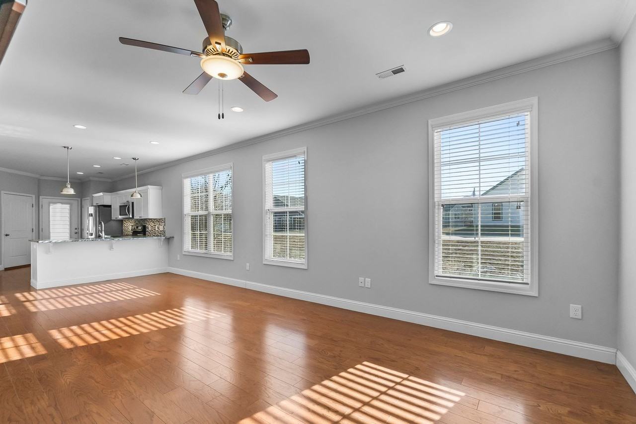 2584 Walden Blvd - Photo 3 of 24