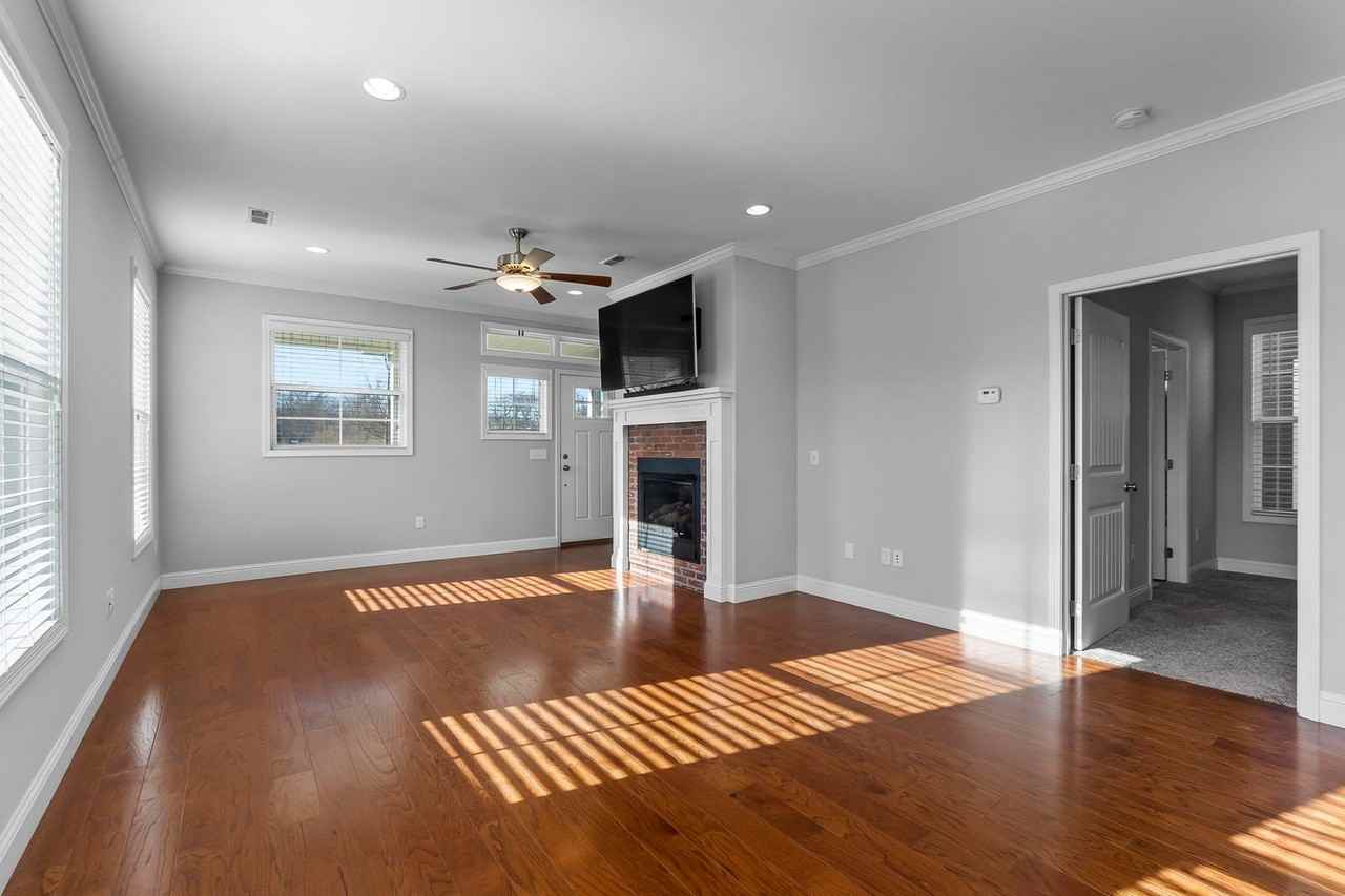 2584 Walden Blvd - Photo 5 of 24